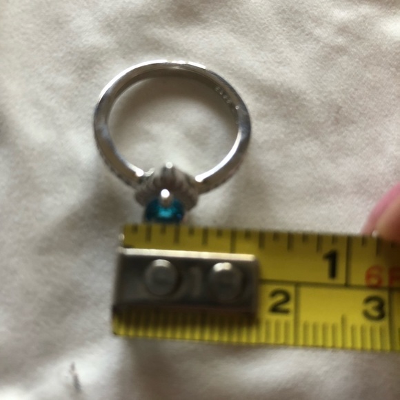 Blue and white topaz rings and earrings - Picture 5 of 8